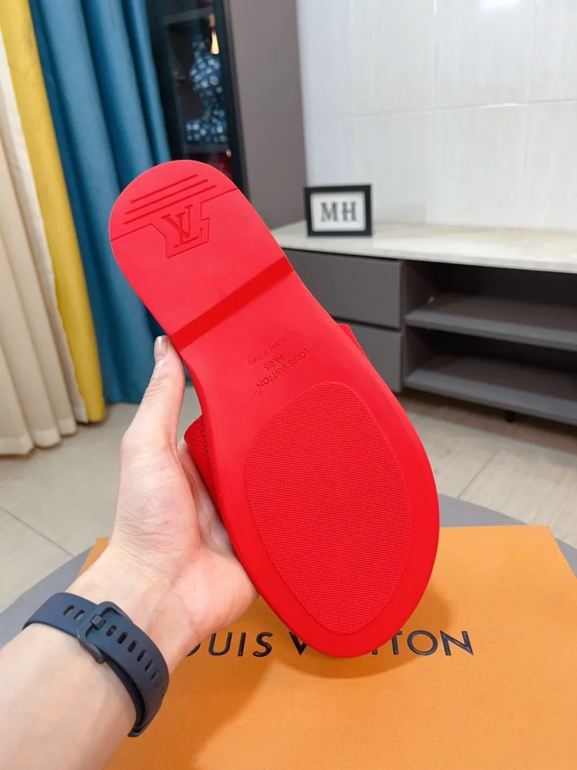 Men's shoes 💰300🌸🌸LV Ordinary men's spring and summer slippers, uppers imported from Italy, cowhide fabric, logo graphics, high-quality craftsmanship, soles: original soles specially provided by the original factory, exclusive movable molded soles super comfortable, original factory single goods, 🔍🔍high quality, you can enter and exit the counter at will, welcome to compare, size 38-45